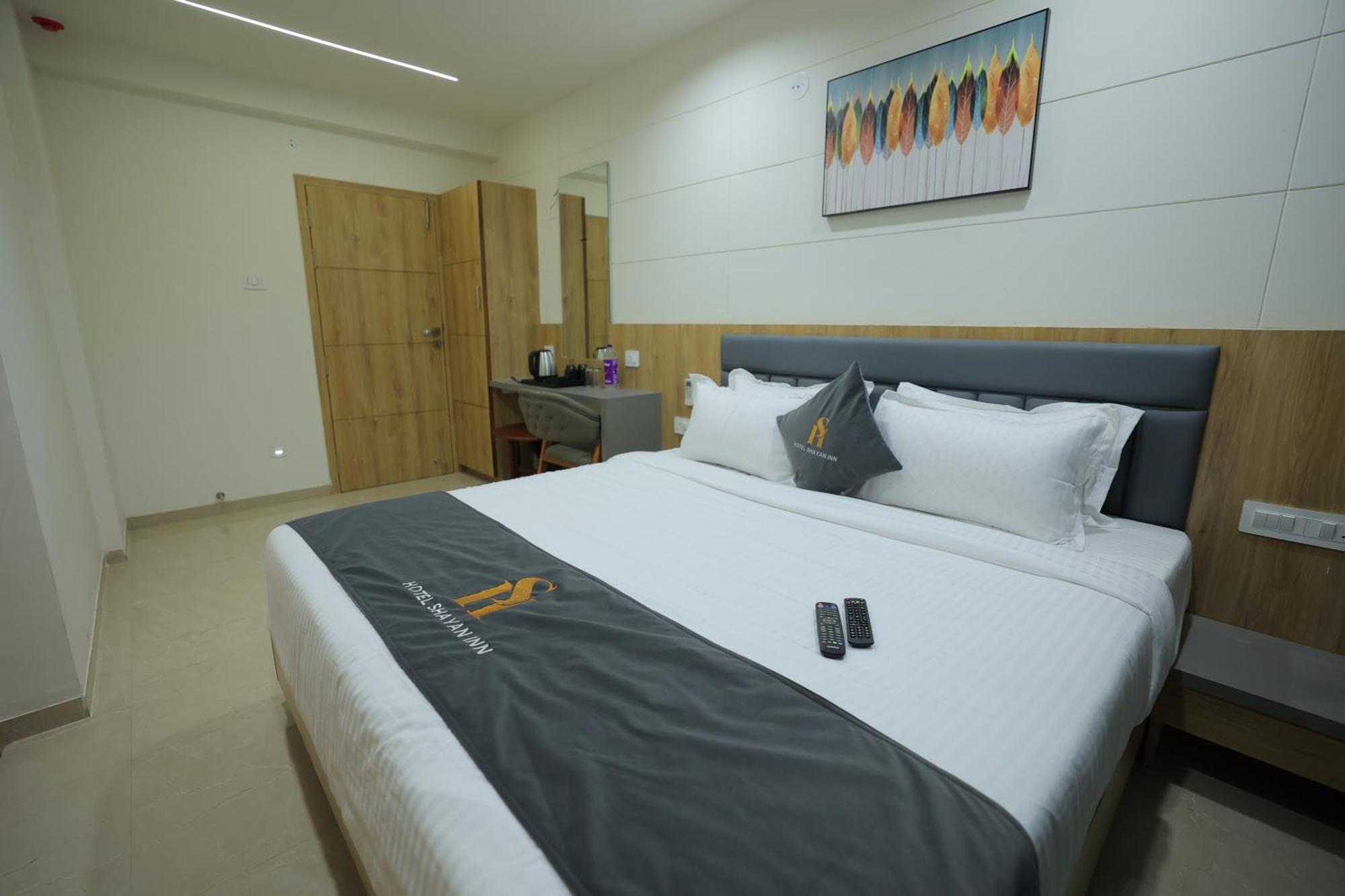 Hotel Shayan Inn Rajkot Esterno foto
