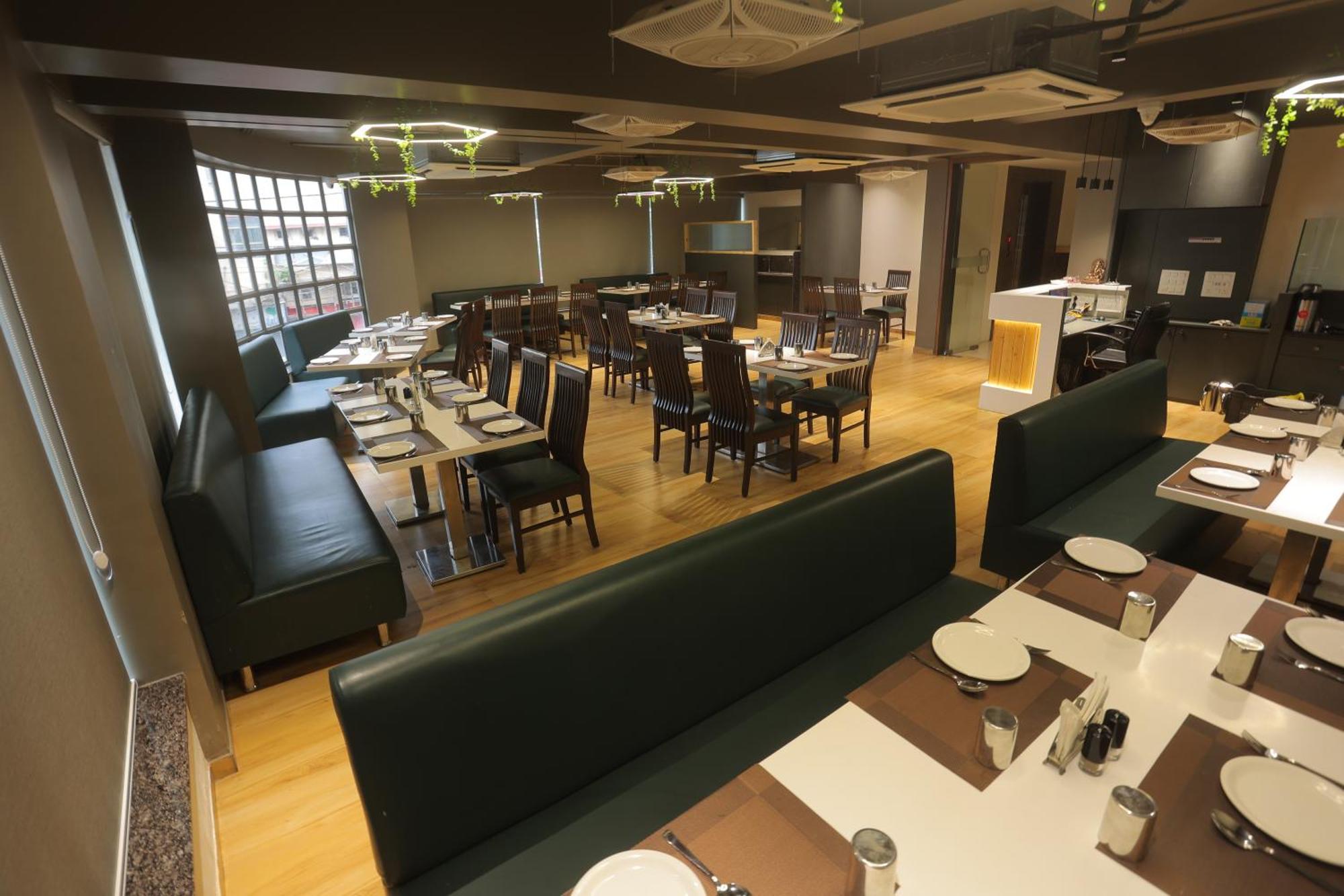 Hotel Shayan Inn Rajkot Esterno foto
