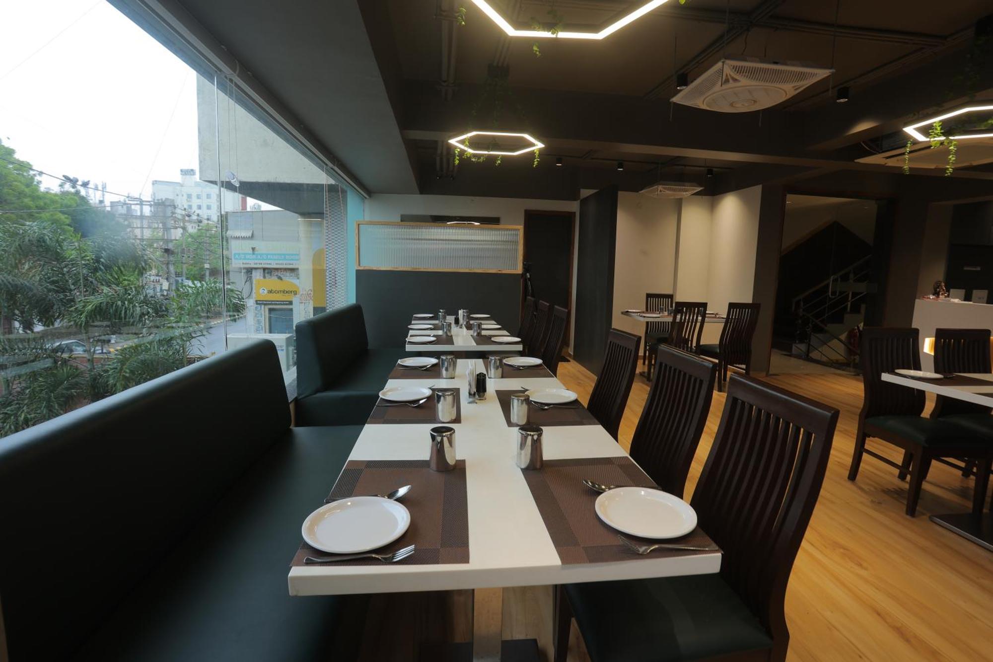 Hotel Shayan Inn Rajkot Esterno foto