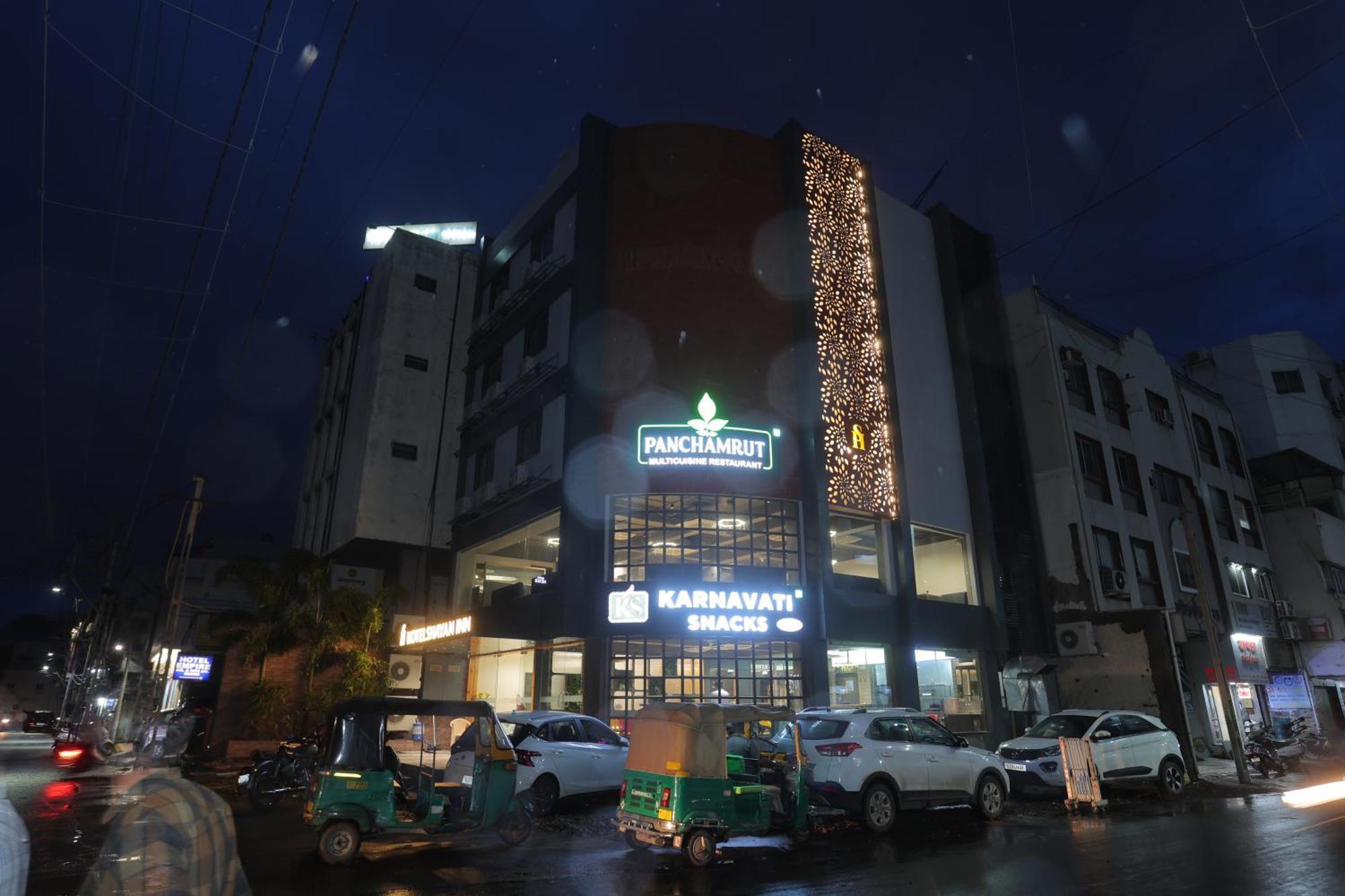 Hotel Shayan Inn Rajkot Esterno foto